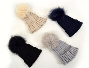 MALLA Beanie with pom pom - Grey