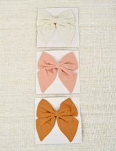 Load image into Gallery viewer, Dalia Linen Hair Clip Bow - Pink
