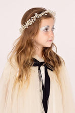 Load image into Gallery viewer, Clustered Wreath - Pearls with white ribbons
