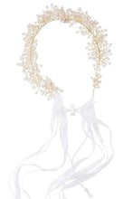 Load image into Gallery viewer, Clustered Wreath - Pearls with white ribbons
