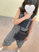 Load image into Gallery viewer, BLACK SHIRWAL .002 (GIRL)
