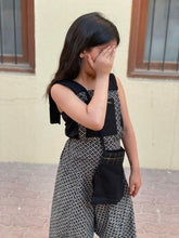Load image into Gallery viewer, BLACK SHIRWAL .002 (GIRL)
